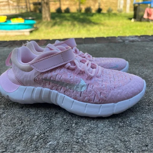 Nike Kids Pink Sneakers Free RN Pink Foam Kids Sneakers size 2Y - Picture 2 of 4